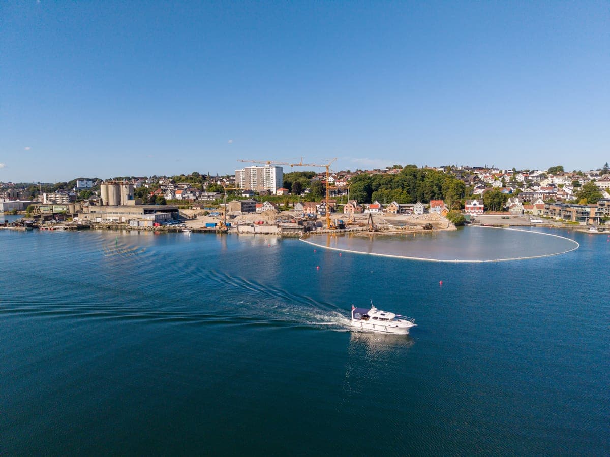 Dronebilder fra tomten tatt 26.08.2026